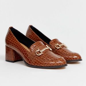 ASOS DESIGN Stirrup Healed Loafer in Conker Croc